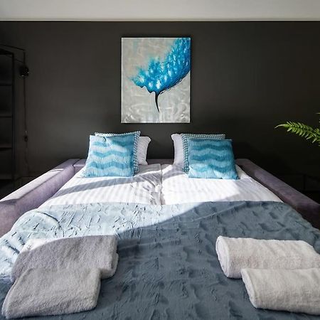 Modern Apt Next To Train Station 크라쿠프 외부 사진
