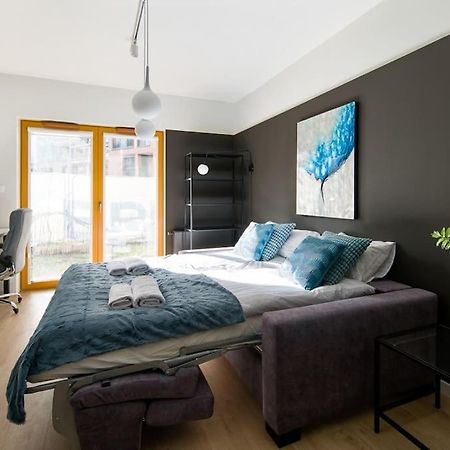 Modern Apt Next To Train Station 크라쿠프 외부 사진